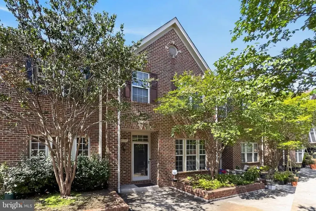 6126 Madison Crest Ct, FALLS CHURCH