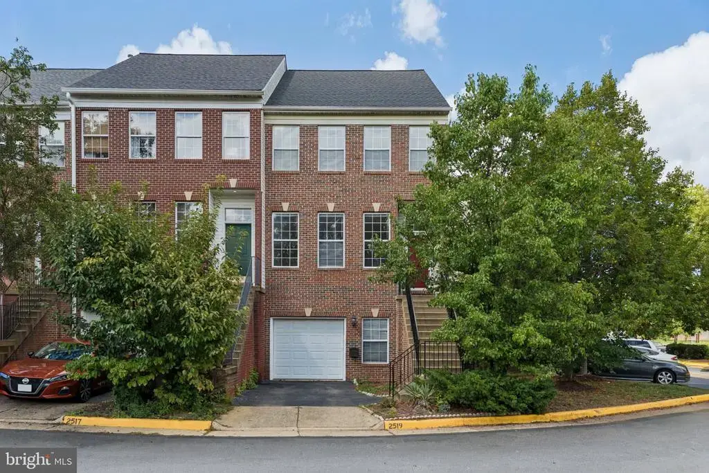 2519 James Monroe, HERNDON