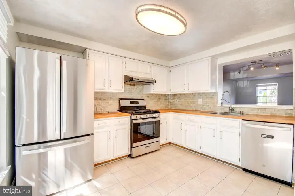 6022 Phlox Ct, ALEXANDRIA