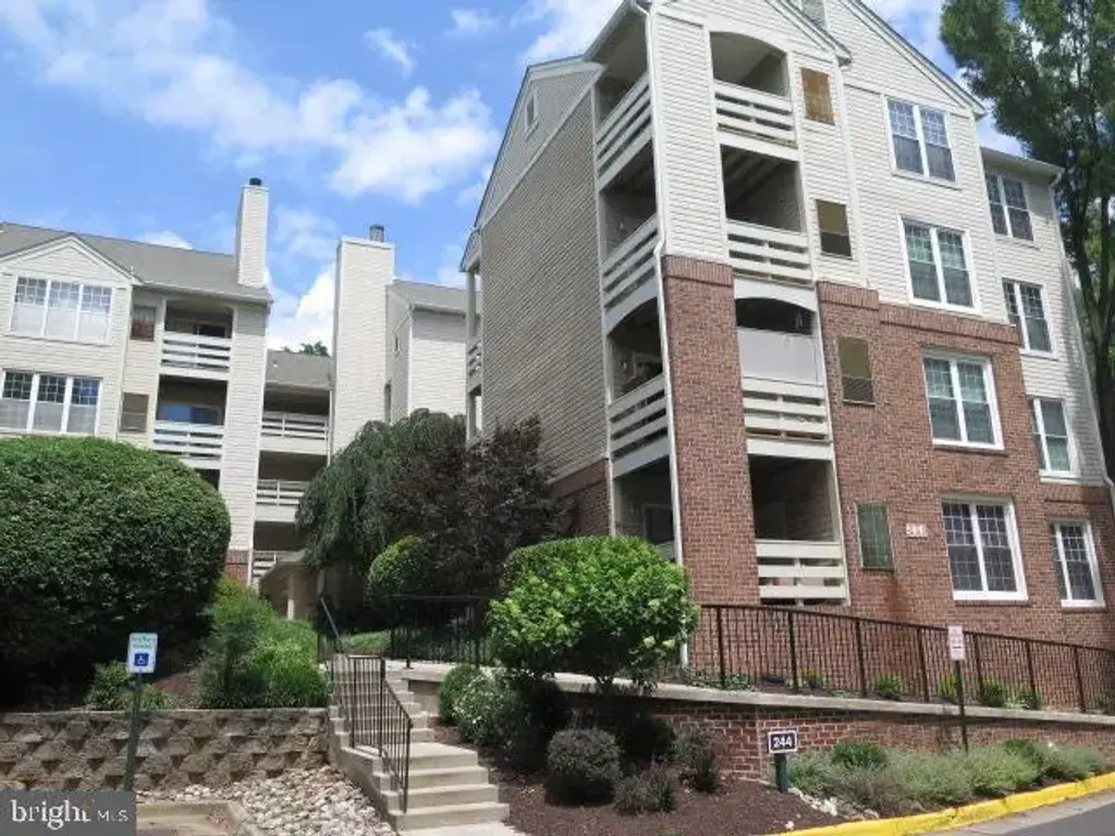 244 S Reynolds St #203, ALEXANDRIA