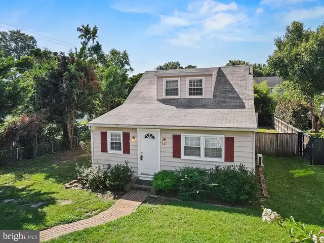 301 Lakeview Ave, Edgewater