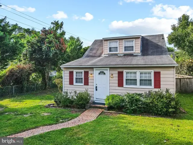 301 Lakeview Ave, Edgewater