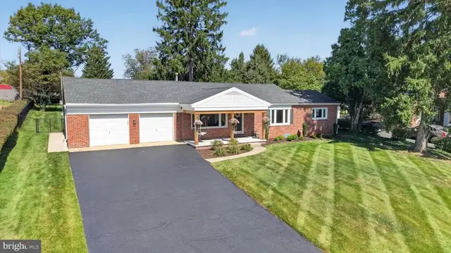 307 Hillcrest Rd, York