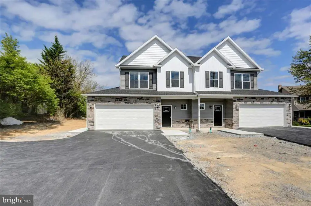 1817 Holly Ln, CHAMBERSBURG