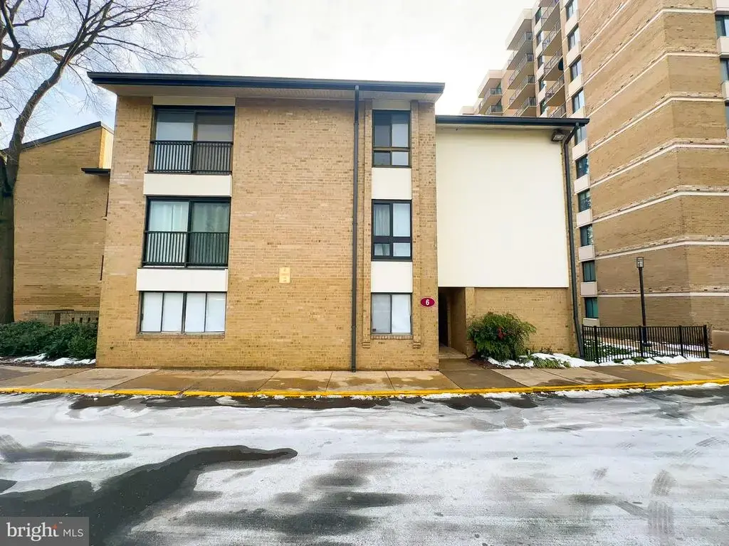 6 Monroe St #6-301, ROCKVILLE