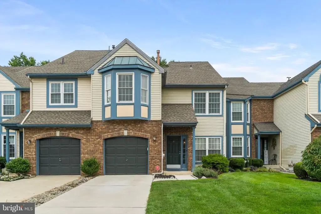 23 Hilltop Ln, MEDFORD