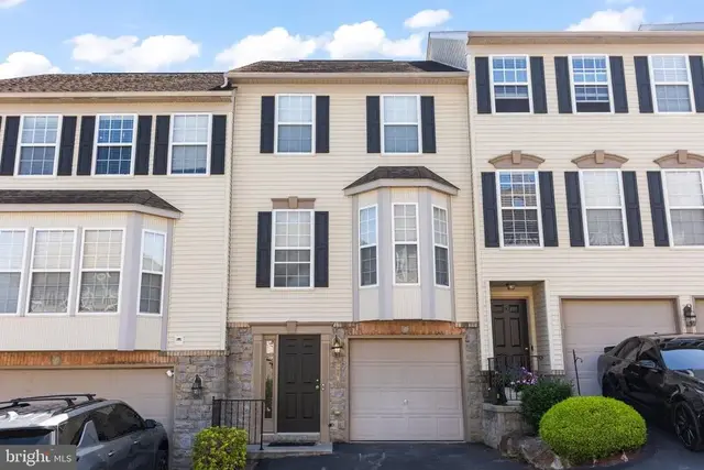 2710 Equestrian Dr, York