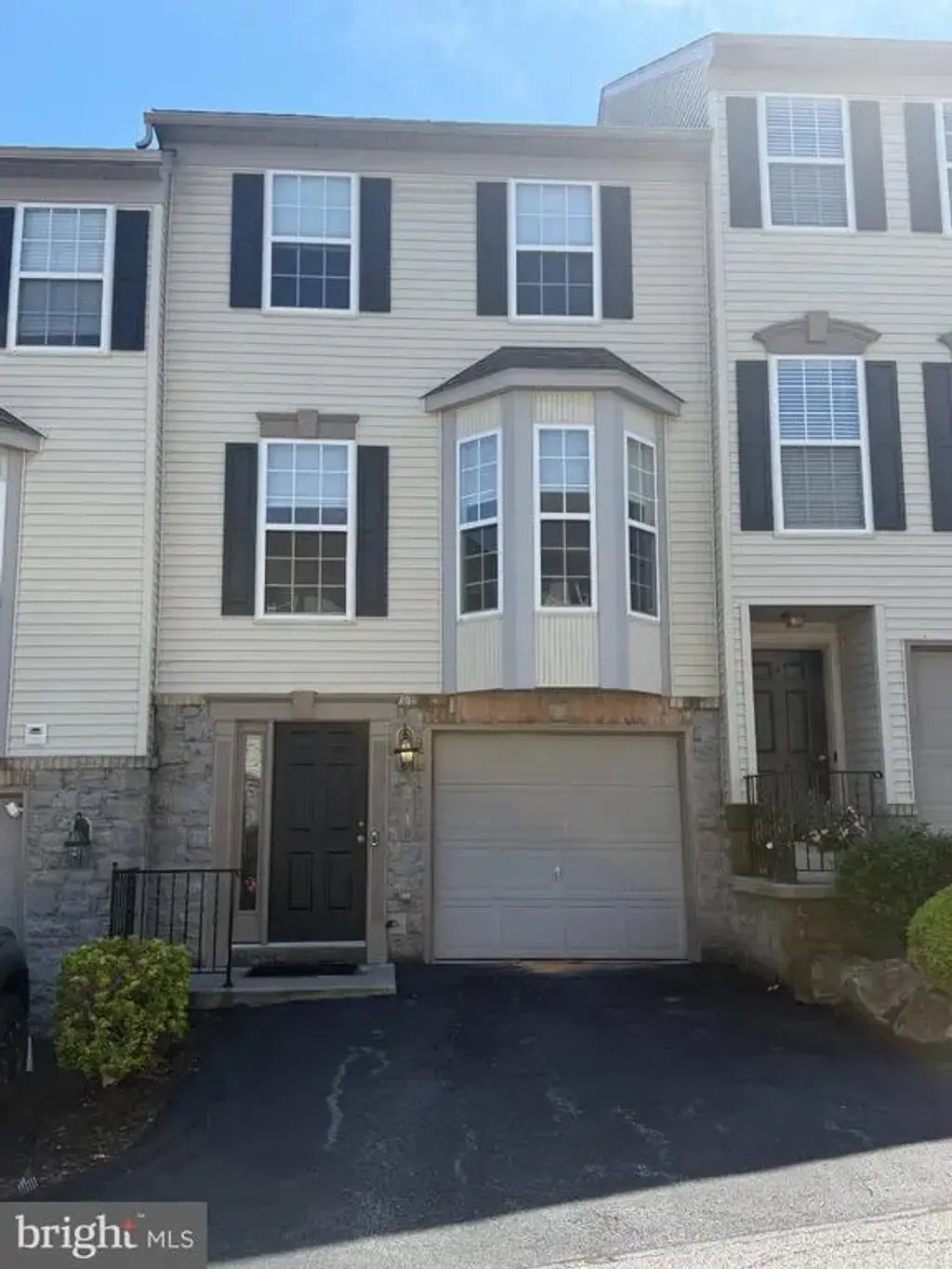 2710 Equestrian Dr, YORK