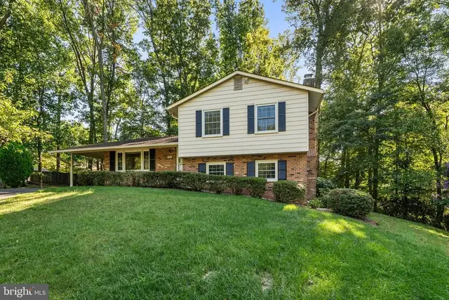 3426 Pellinore Pl, Annandale