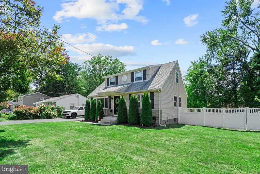 5 Langmoore Dr, TRENTON