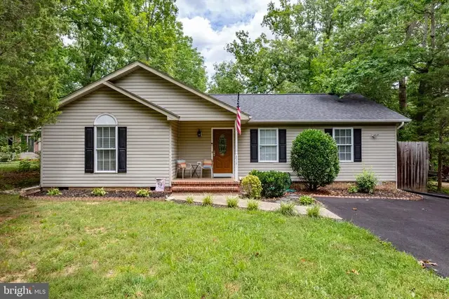 216 Fairfax Ln, Locust Grove