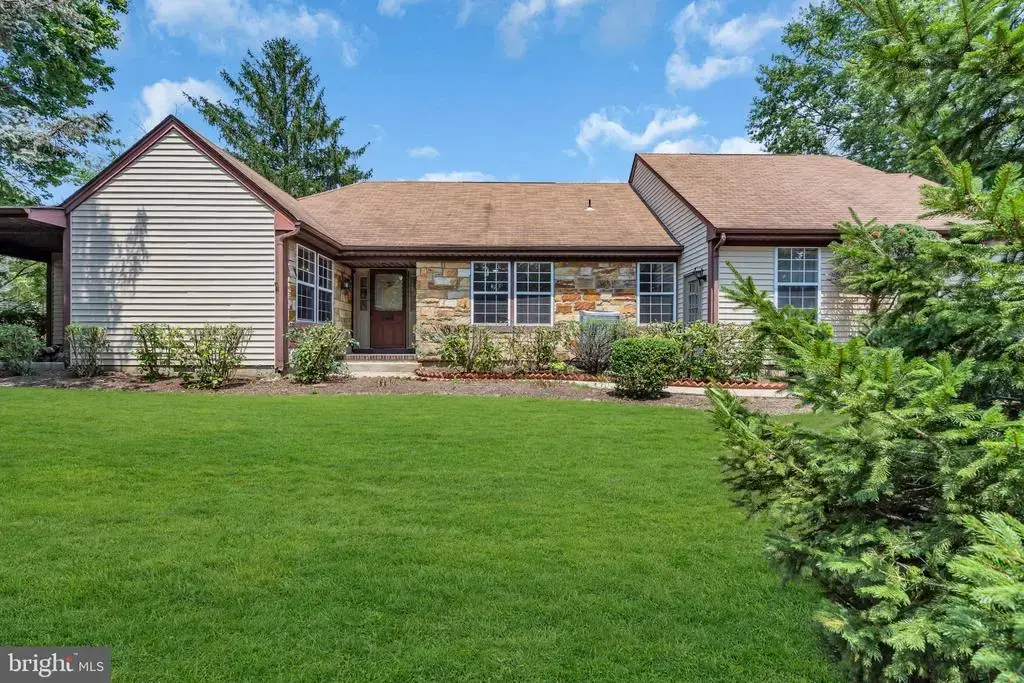 6 Rutherford Hayes Dr, MONROE TOWNSHIP