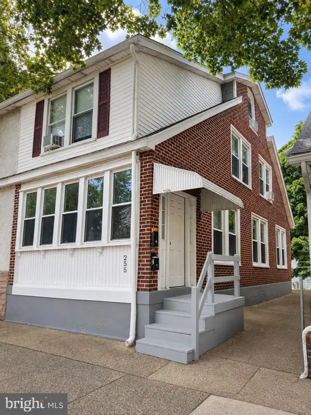 255 W Union St, BURLINGTON