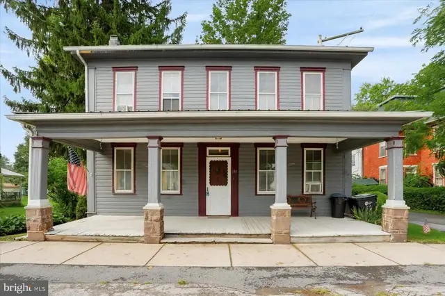 135 Pennsylvania, Centre Hall