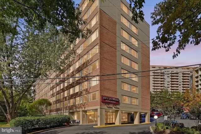 1210 N Taft St #811, Arlington