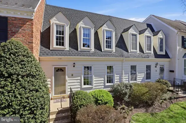 1151 Randolph Rd, Mclean