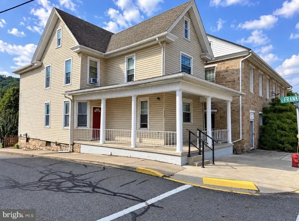 300 W Main St, ELIZABETHVILLE