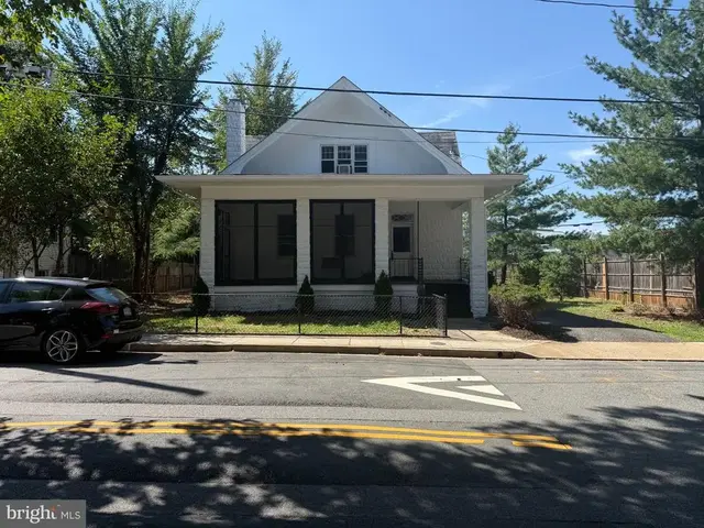 924 N Irving St, Arlington