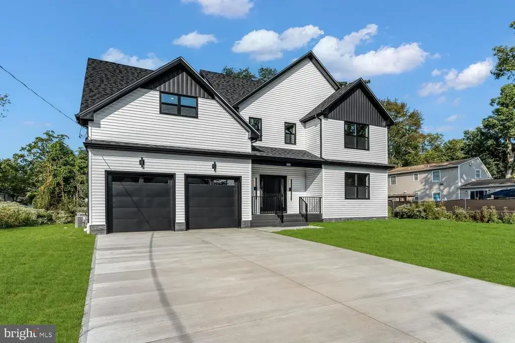 324 Arlington Ave N, BAYVILLE