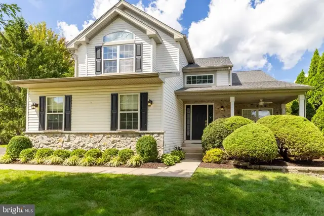 212 Somerset Cir, Chalfont