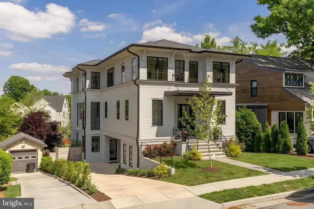 135 N Edgewood St, ARLINGTON