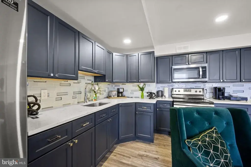 743-44 N Market St, PHILADELPHIA