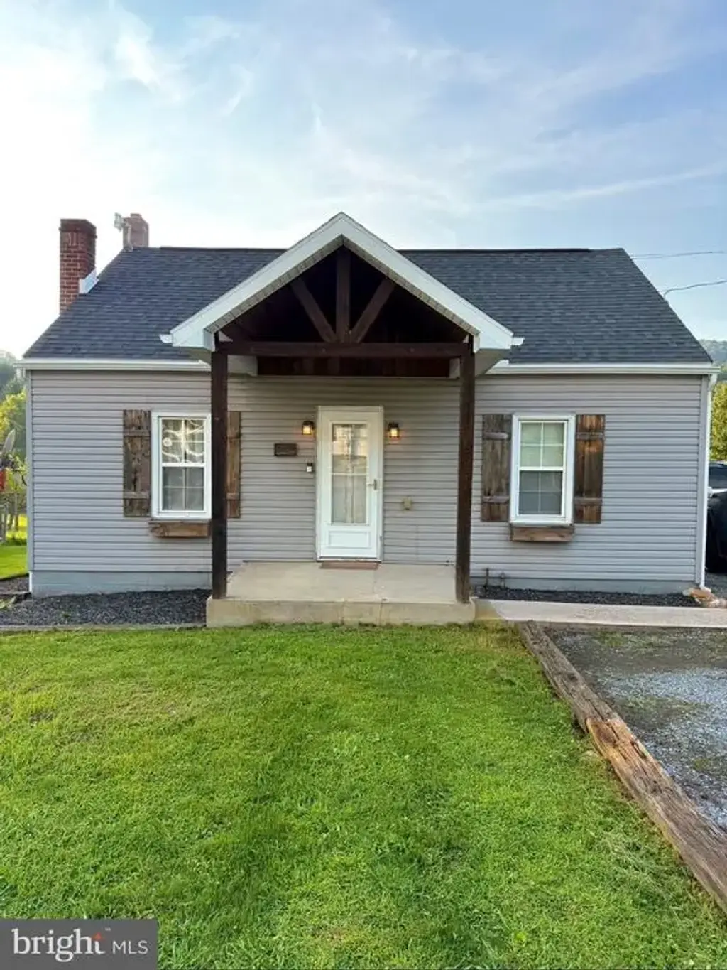 8427 Us Highway 522 S, LEWISTOWN