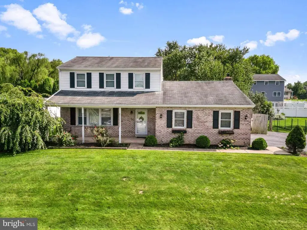 2440 Douglas Dr, LANCASTER