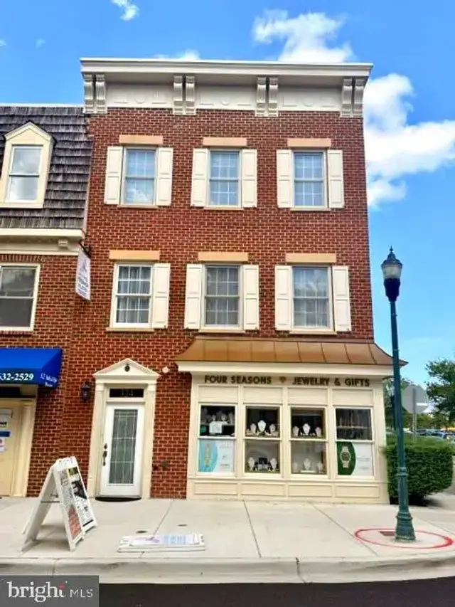 324 Top Floor Main St, Gaithersburg