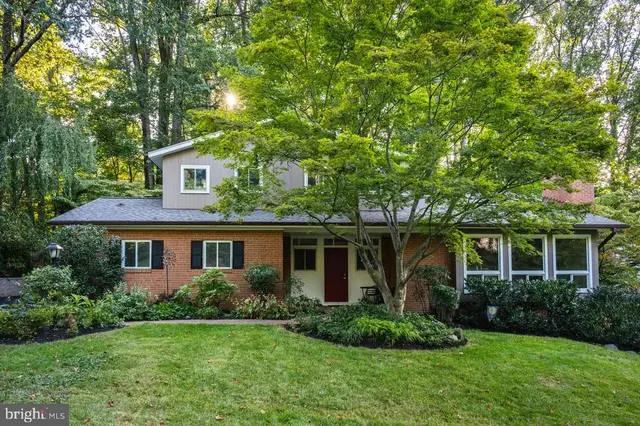 9115 Santayana Dr, Fairfax