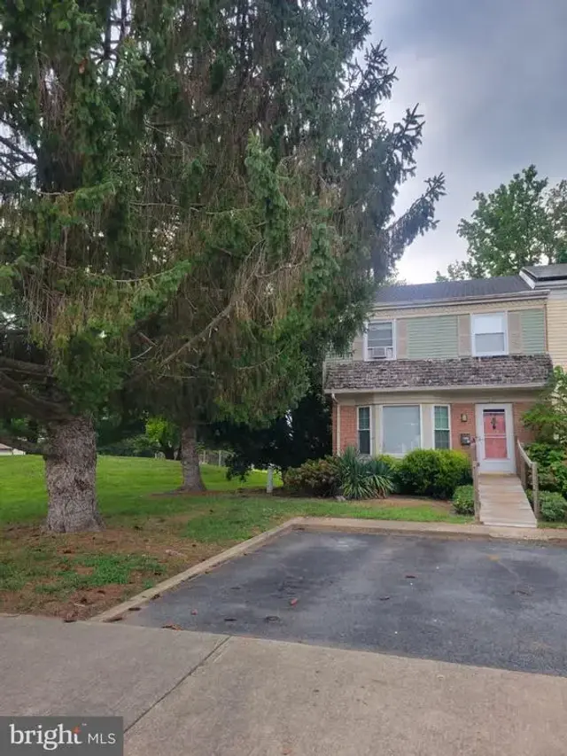 27 Heritage Dr, Dover