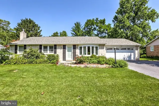 125 Bomberger Rd, Akron