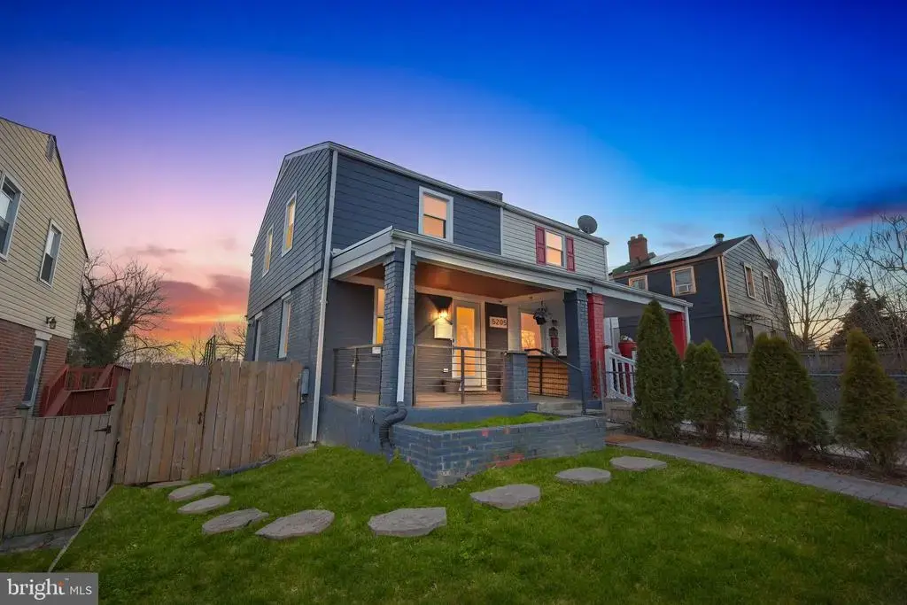 5205 Jay St Ne, WASHINGTON