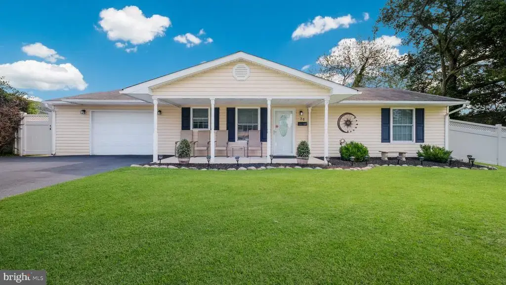 34 Maple Ln, LEVITTOWN