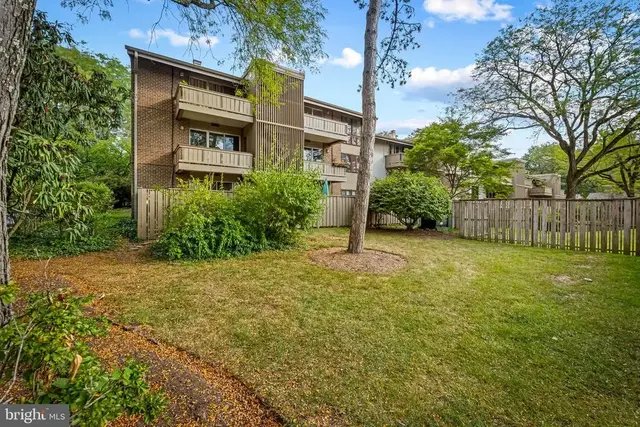 121 Cross Keys Rd #r121d, Baltimore
