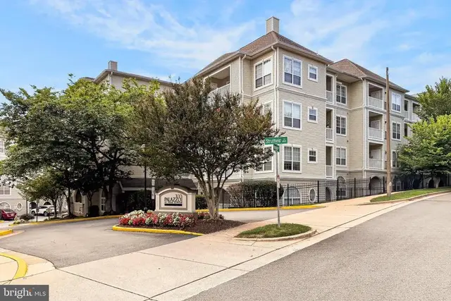 4560 Strutfield Ln #1107, Alexandria