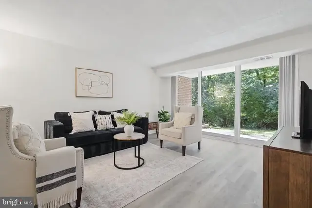 1412 Northgate Sq #1b, Reston