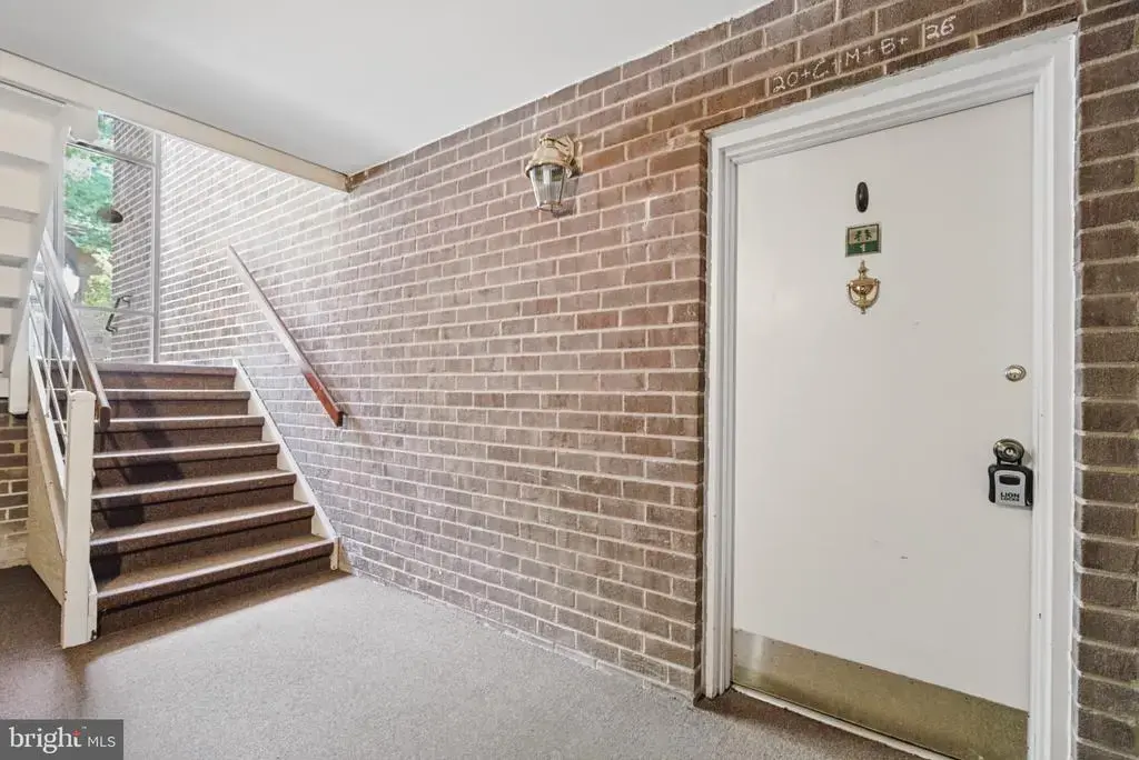 1412 Northgate Sq #1b, RESTON