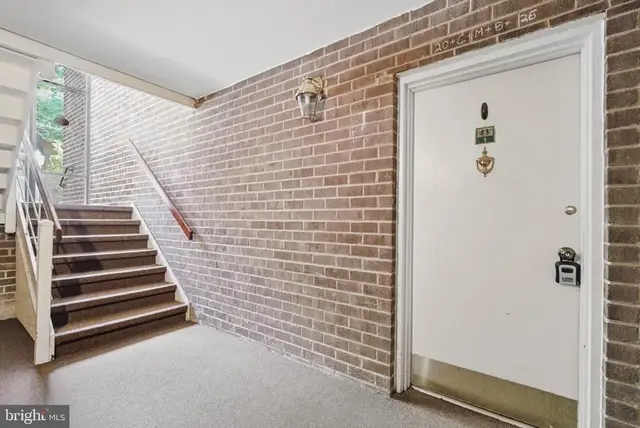 1412 Northgate Sq #1b, Reston