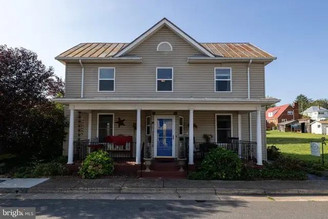 418 E Main St, Luray