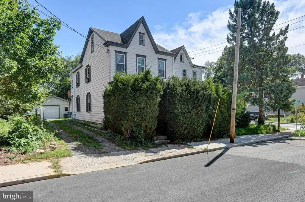 605 West St N, CARLISLE