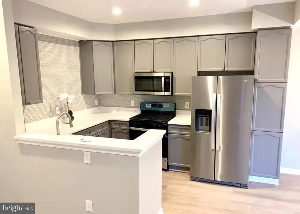 4087 Thackery, WOODBRIDGE