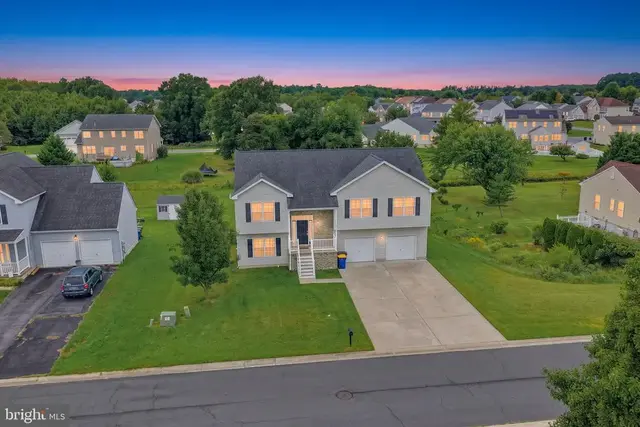 75 Fields Dr, Smyrna