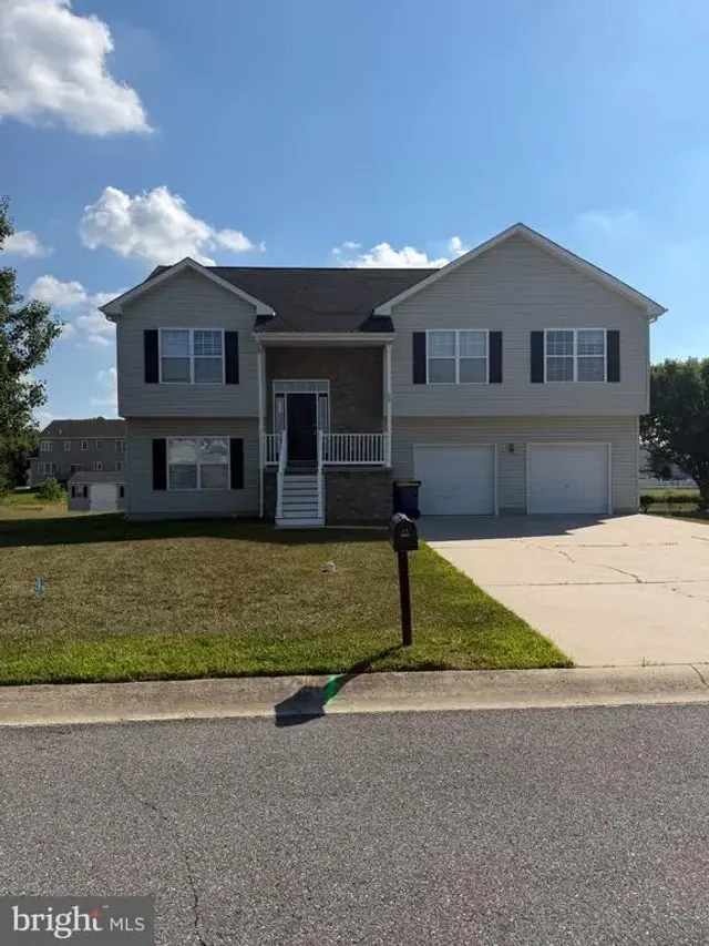 75 Fields Dr, Smyrna