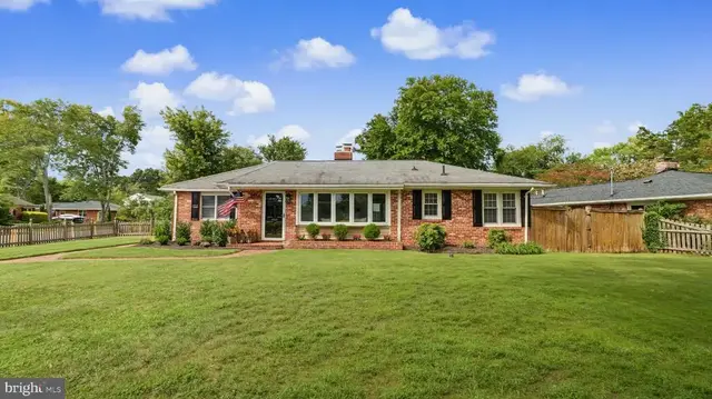 1514 Shenandoah Rd, Alexandria