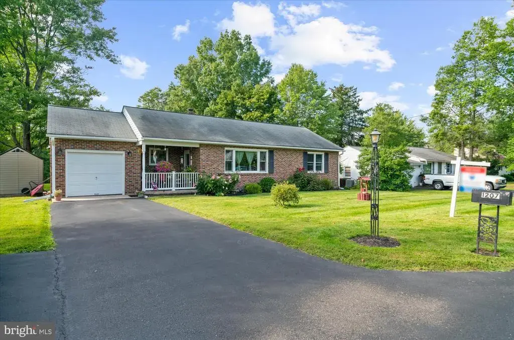 1207 Red Hill Rd, PENNSBURG
