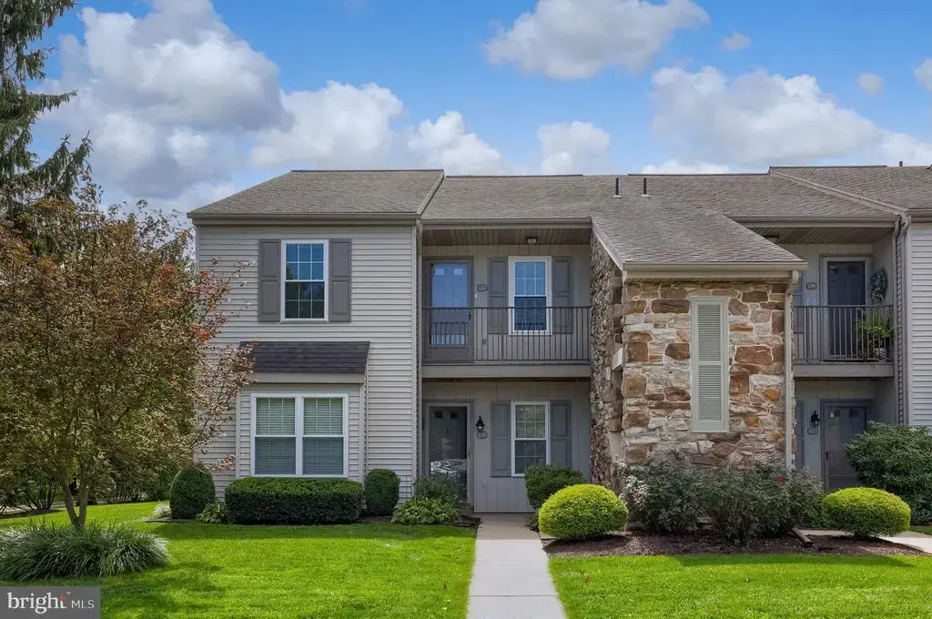 232 Greenview Dr, LANCASTER