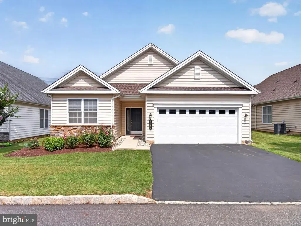 4367 Colonial Ln, CENTER VALLEY