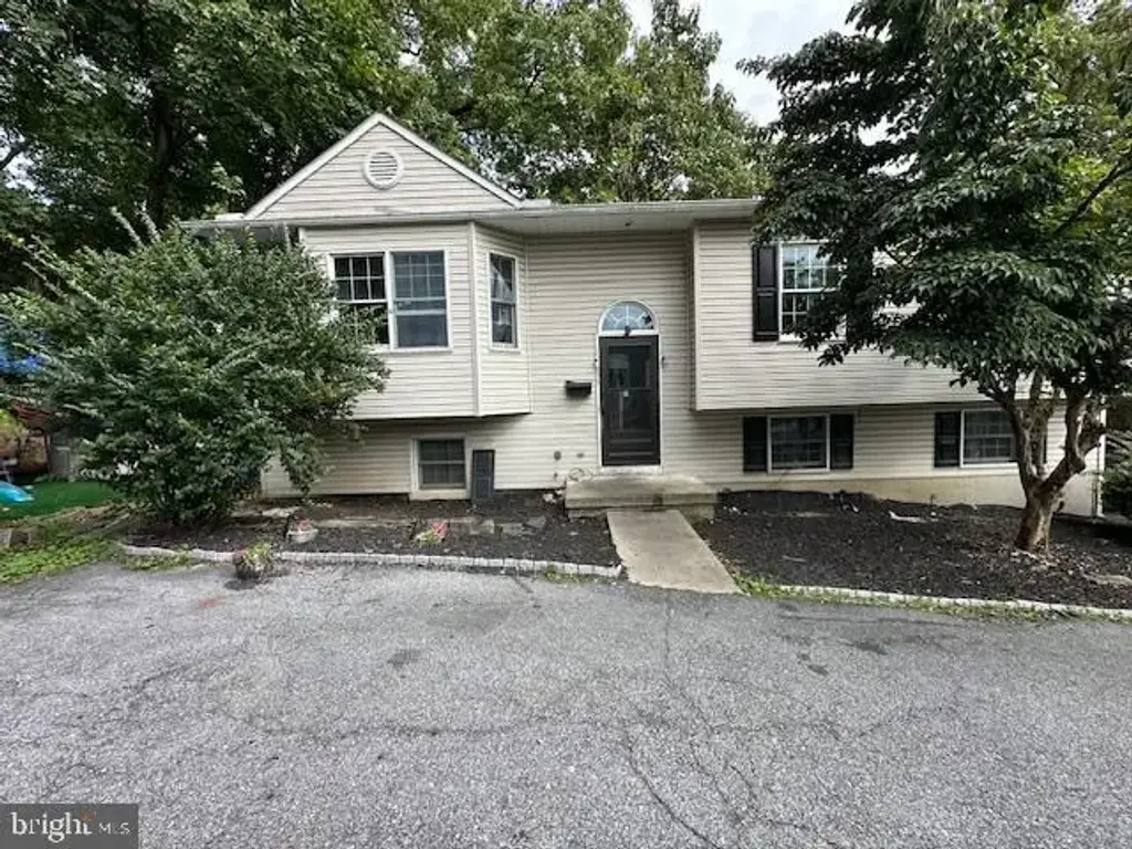 242 Elm St, STEELTON