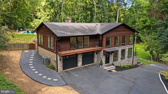 10204 Westford Dr, Vienna